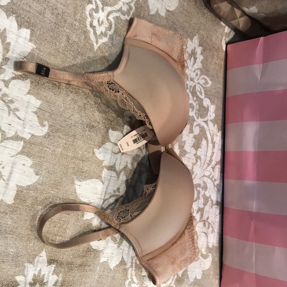 Victoria’s Secret Padded Demi Lace/Rhinestone Bra - Picture 6 of 8